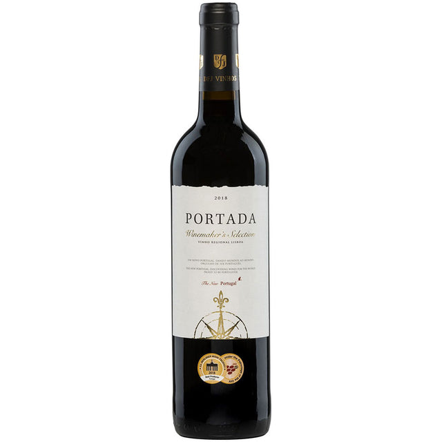 Eine Flasche DFJ Vinhos Portada Winemaker's Selection 2021 mit weißem Etikett und zwei Preisplaketten unterstreicht die Qualität des portugiesischen Weins aus Lissabon.