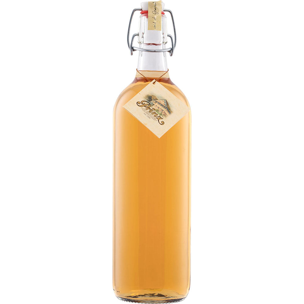 Klarglasflasche mit bernsteinfarbener Flüssigkeit, verschlossen mit Bügelverschluss und dekorativem Anhänger - ideal zur Präsentation von Prinz Alte Wald-Himbeere 41% 1 Liter der Feinbrennerei Thomas Prinz, einem hochwertigen Himbeerbrand.