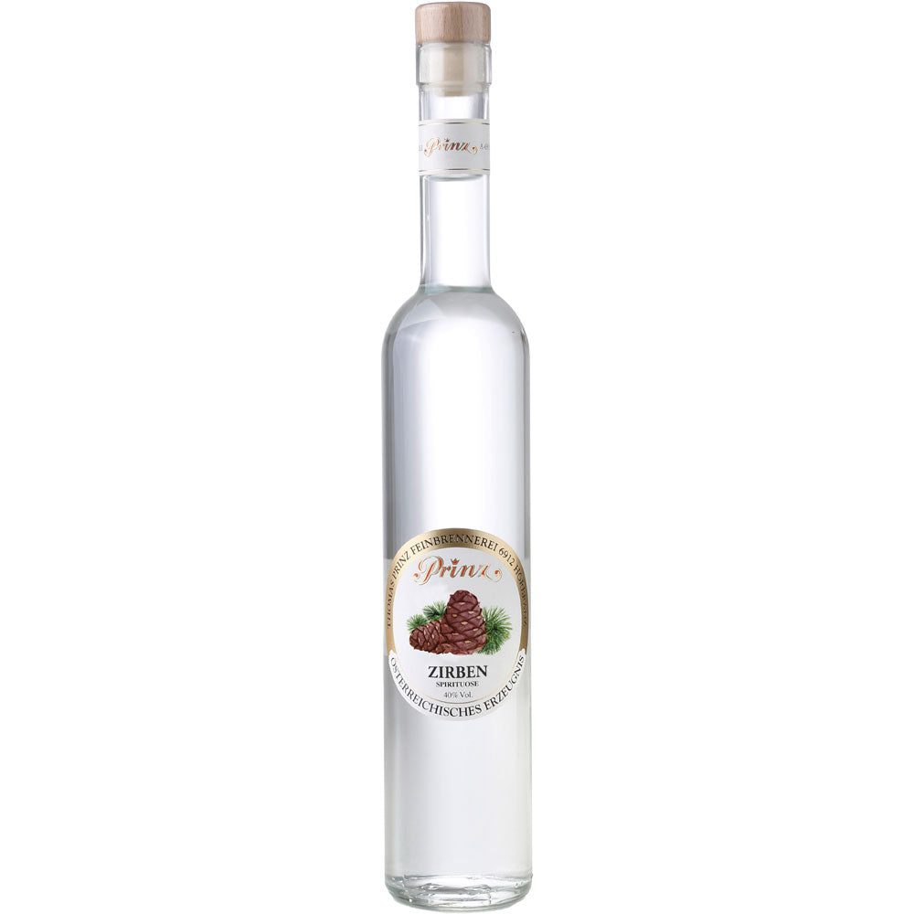 Klarglasflasche (0,5L) mit Korken, beschriftet mit Feinbrennerei Thomas Prinz Zirben Schnaps 40% - ein exquisiter Edelbrand, der für seinen unverwechselbaren Geschmack und seine Tannenzapfenillustration bekannt ist.