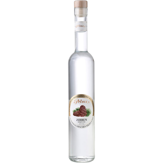 Klarglasflasche (0,5L) mit Korken, beschriftet mit Feinbrennerei Thomas Prinz Zirben Schnaps 40% - ein exquisiter Edelbrand, der für seinen unverwechselbaren Geschmack und seine Tannenzapfenillustration bekannt ist.