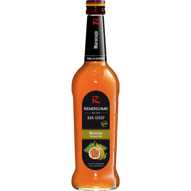 Eine 0,7-Liter-Flasche Riemerschmid Bar-Sirup Maracuja enthält einen leuchtenden Orangensirup, der sich ideal als fruchtige Cocktailzutat eignet.
