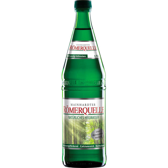 Das Mineralwasser Römerquelle 12x0,75L (MEHRWEG) wird in grünen Glasflaschen mit einem Etikett mit Waldmotiven und deutschem Text geliefert und ist reich an Magnesium.