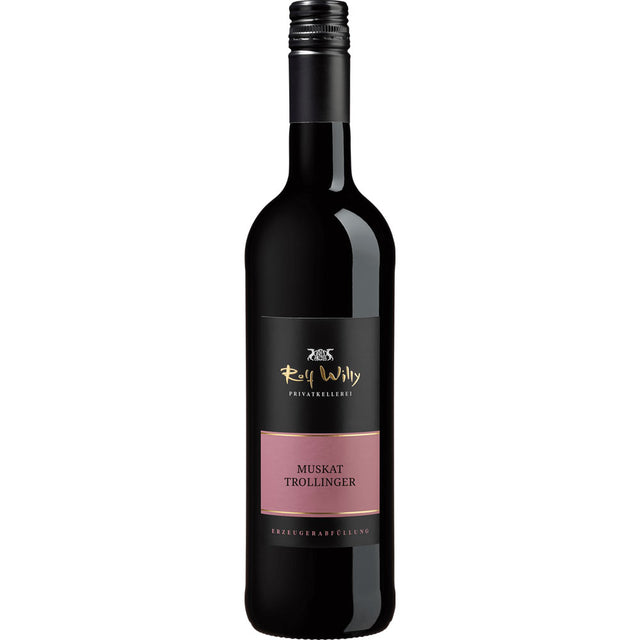 Eine Flasche Rolf Willy Muskattrollinger 2025 mit dem typischen schwarz-rosa Etikett der Marke.