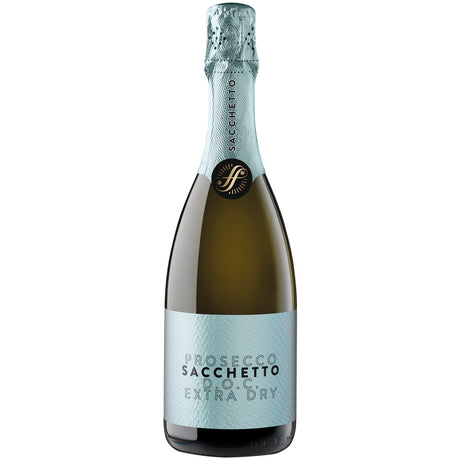 Eine 0,75-Liter-Flasche „Sacchetto Prosecco Spumante Extra Dry DOC“, hergestellt von Sacchetto, aus Glera-Trauben und mit einem hellblauen Etikett sowie einer farblich passenden Folie am Flaschenhals.