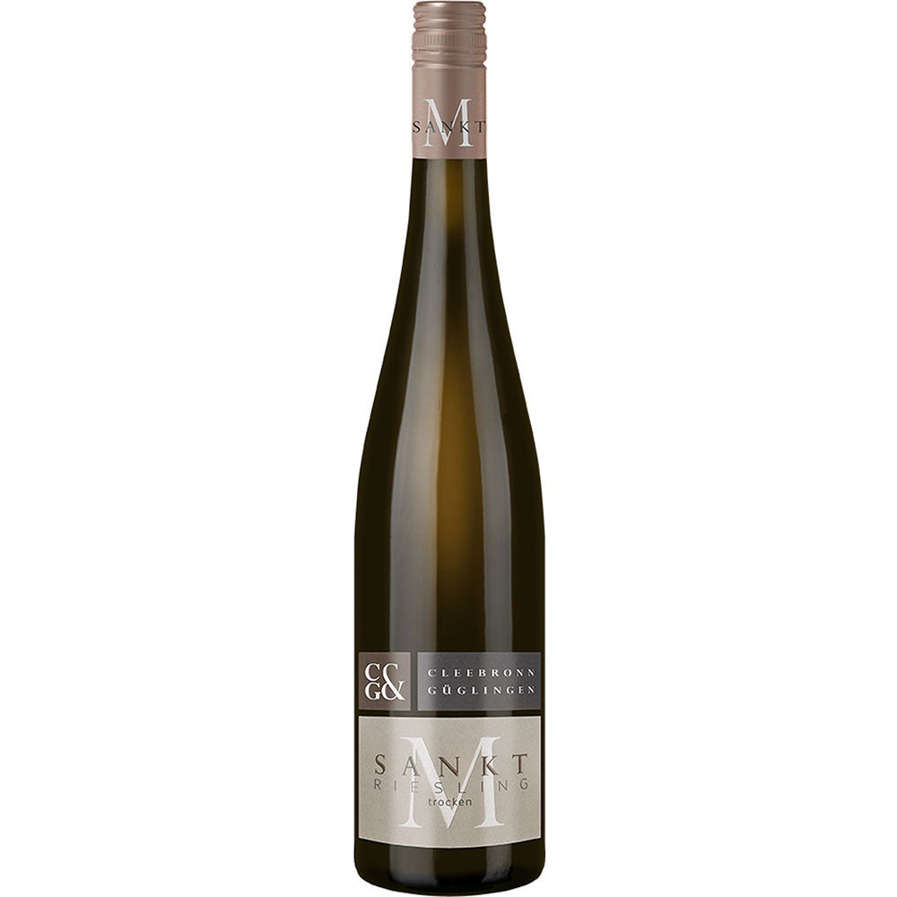 Eine hohe, dunkle Flasche mit der Aufschrift "Sankt M. Riesling", einem silbernen Verschluss und einem modernen Etikett, präsentiert den Weingärtner Cleebronn-Güglingen Sankt M. Riesling trocken 2024, einen feinen Weißwein aus der Lage Cleebronner Michaelsberg in Deutschland.