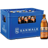 Ein blauer Kasten Sanwald Hefe-Weizen Hell 20x 0,5 Liter (MEHRWEG) Flaschen, mit einem Sanwald Hefeweizen vorne dran - ein klassisches Weizenbier aus der Stuttgarter Sanwald-Brauerei.