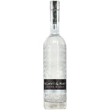 Eine klare Glasflasche „Scavi & Ray Grappa Bianca 40 % 0,7 Liter“ mit schwarzem Etikett und silbernem Verschluss steht aufrecht. Dieser Grappa von Scavi & Ray besticht durch seine fruchtigen Noten, seinen raffinierten Charakter und seine elegante Aufmachung.
