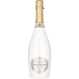 Der Scavi & Ray Ice Prestige Spumante 0,75 Liter hat eine weiße Flasche mit goldenen Akzenten und einen mit Goldfolie umwickelten Hals, der die Eleganz des italienischen Schaumweins von Scavi & Ray unterstreicht.