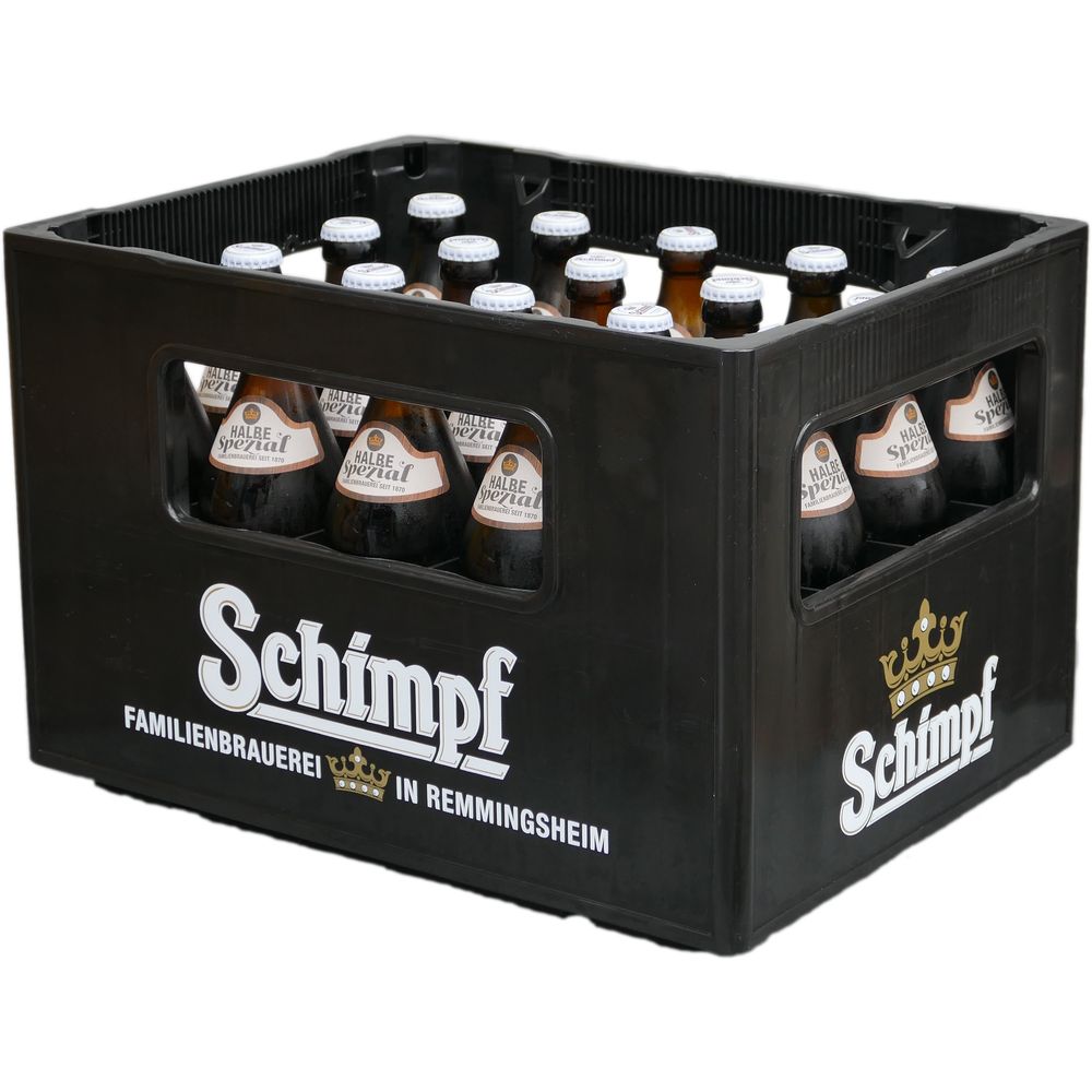 Ein schwarzer Kasten mit Schimpf Halbe Spezial 20x0,5 Liter (MEHRWEG) Bierflaschen aus Glas mit weiß-goldenen Etiketten unterstreicht die süddeutsche Braukunst und Exportbier-Tradition der Marke Schimpf.