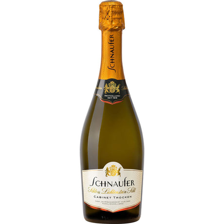 Eine Flasche Schnaufer Schloss Lichtenstein Sekt Cabinet trocken 0,75 Liter mit Goldfolienverschluss und weißem Etikett steht auf einem schlichten Hintergrund.