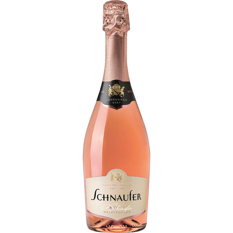 Eine 0,75L Flasche Schnaufer Jahrgangs-Sekt Rosé halbtrocken von Schnaufer, hergestellt aus württembergischen Pinot-Trauben, mit rosafarbenem Foliendach und elegantem cremefarbenem Etikett.