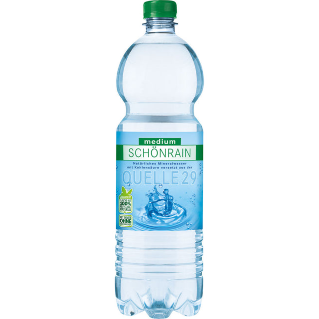 Eine 1,0 l PET-Flasche Schönrain Quelle Medium Mineralwasser aus dem 9er-Pack.