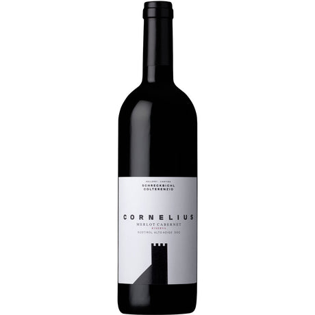 Eine Flasche Schreckbichl Colterenzio Cornelius Riserva Alto Adige DOC 2022, ein italienischer Rotwein aus Südtirol, mit einem minimalistischen schwarz-weißen Etikett.