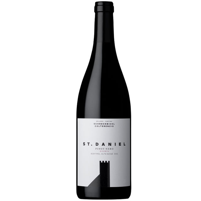 Eine Flasche Schreckbichl Colterenzio St. Daniel Pinot Nero Riserva DOC 2023, verziert mit einem minimalistischen schwarz-weißen Etikett, auf dem die Silhouette eines Turms abgebildet ist, hergestellt in der renommierten DOC-Region Südtirol und verkörpert die raffinierte Tradition des Südtiroler Weins.