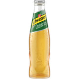 Eine 0,2-Liter-Glasflasche Schweppes American Ginger Ale aus dem 24er-Pack (MEHRWEG) mit grünem und gelbem Etikett ist auf weißem Hintergrund abgebildet und hebt den erfrischenden Ingwergeschmack hervor.
