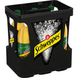 Eine schwarze Kiste mit sechs 1-Liter-Flaschen Schweppes American Ginger Ale PET (MEHRWEG), ein Erfrischungsgetränk von Schweppes, mit gelben und schwarzen Etiketten, grünen Verschlüssen und einer unverwechselbaren Ingwernote.