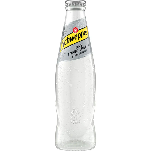 Schweppes Dry Tonic Water 24x 0,2L (MEHRWEG) wird in klaren Glasflaschen mit gelb-silbernem Etikett geliefert - ideal für Ihren nächsten Gin Tonic, dank seiner ausgewogenen Chininmischung.