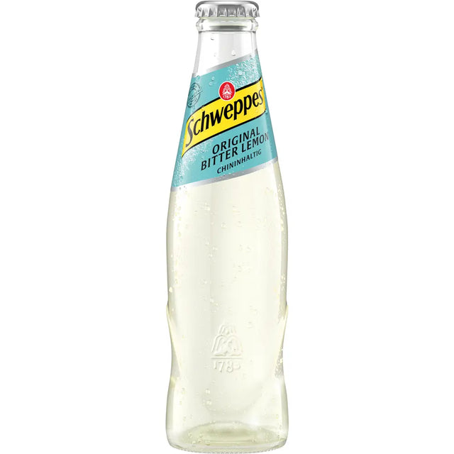 Eine Klarglasflasche von Schweppes Original Bitter Lemon (24x 0,2L MEHRWEG) von Schweppes hat einen einzigartigen Chinin-Geschmack und ein blau-gelbes Etikett auf weißem Grund.