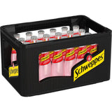 Eine schwarze Kiste Schweppes Original Wild Berry 24x0,2L (MEHRWEG) mit rosa Flüssigkeit in Glasflaschen und gelben Etiketten - erfrischend und fruchtig von Schweppes.