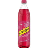 Eine 1-Liter-Flasche Schweppes Pomegranate PET (MEHRWEG) von Schweppes - ideal für kreative Cocktail-Kreationen mit seinem leuchtend roten Look.