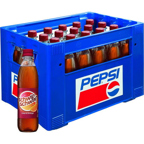 Eine blaue Kiste enthält 24 Flaschen Schwip Schwap PET 0,5L (MEHRWEG), ein erfrischendes Cola-Orange-Getränk von Schwip Schwap; eine Flasche ist vorne platziert.