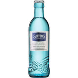 Eine blaue Glasflasche Selters Mineralwasser Gastro Naturell (0,25 l, MEHRWEG) mit silbernem Verschluss und Frontetikett.
