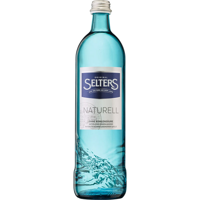 Eine blaue Selters Mineralwasser Gastro Naturell 0,75L Glasflasche mit Silberkappe und blauem Etikett - ideal als erfrischender Weinbegleiter.
