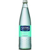 Abgebildet ist eine Selters Mineralwasser Medium N2 0,75L Glasflasche mit feinperliger Kohlensäure und einem grünlichen Etikett auf weißem Hintergrund.