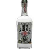 Selva Negra Agaven Spirituose 46% (0,5L) hat ein dekoratives Etikett mit einer roten Blume und einem Agavenmotiv und bietet ein unverwechselbares Erlebnis, das aus der Agave Salmiana hergestellt wird.