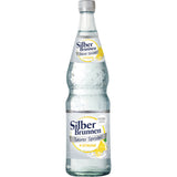 Eine Flasche Silberbrunnen saurer Sprudel + Zitrone 0,7L (MEHRWEG), ein Sprudelwasser mit Zitronengeschmack aus Silberbrunnen, mit einer Zitronenscheibe auf dem Etikett.