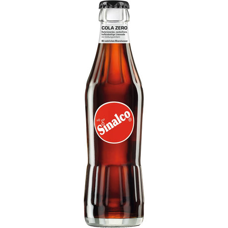 Die 0,33 l Glasflasche Sinalco Cola Zero (MEHRWEG) von Sinalco mit rotem Etikett und weißer Schrift bietet den klassischen Sinalco-Geschmack in einer zuckerfreien Cola. Verkauft in Packungen mit 24 Stück.
