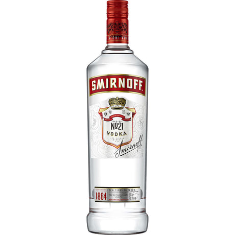 Eine 1-Liter-Flasche Smirnoff Wodka Red (37,5%) im klassischen weiß-rot-goldenen Design mit rotem Verschluss und dem ikonischen Branding von Smirnoff Wodka.
