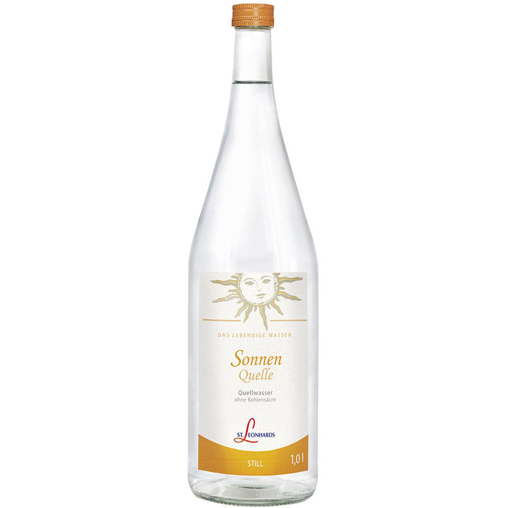 St. Leonhardsquelle Sonnenquelle Still 6x1L (MEHRWEG) - Klarglasflaschen mit Sonnengesicht-Logo und orangefarbenem Etikett, je 1,0 Liter, natürlich reich an Calcium.