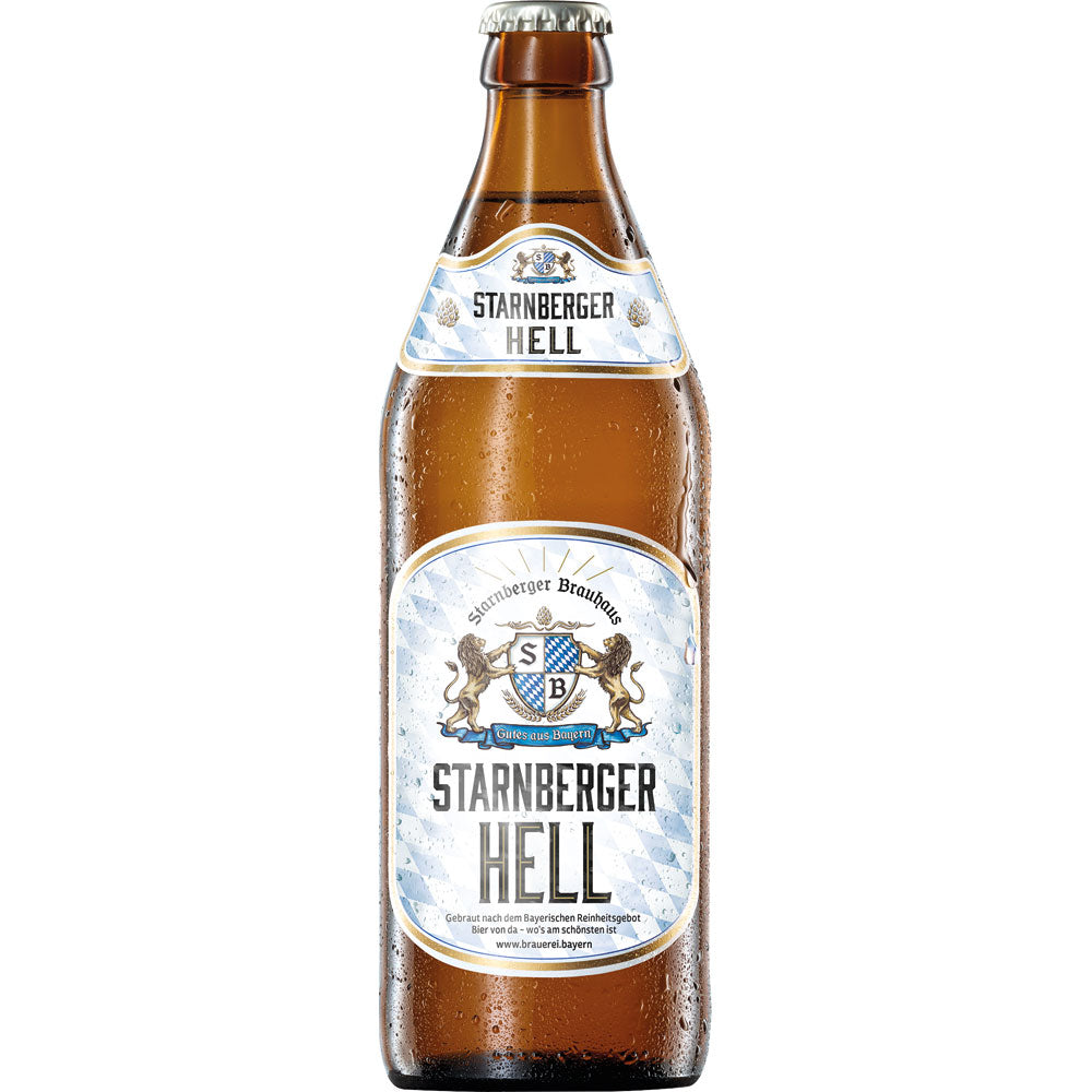 Eine Starnberger Hell 20x 0,5 Liter (MEHRWEG) Braunglasflasche von Starnberger mit klassischem weiß-blauem Etikett und erfrischenden Kondensationstropfen verkörpert den traditionellen bayerischen Bierstil.