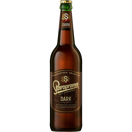 Eine Flasche Staropramen Dark Lager 20x 0,5 Liter (MEHRWEG) von Staropramen, ein klassisches tschechisches Bier mit einem braunen Etikett mit goldener Schrift auf weißem Grund.