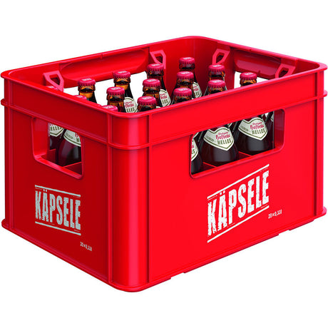 Eine rote Kapsele-Kiste enthält 20 Braunglasflaschen (je 0,33 l) des Stuttgarter Hofbräu Käpsele Helles (MEHRWEG), ein klassisches Vollbier der Marke Stuttgarter Hofbräu.