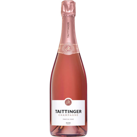 Eine 0,75-Liter-Flasche Taittinger Champagner Brut Prestige Rosé ist mit einem rosafarbenen Etikett und einer Folie versehen, die sich elegant von einem weißen Hintergrund abhebt.