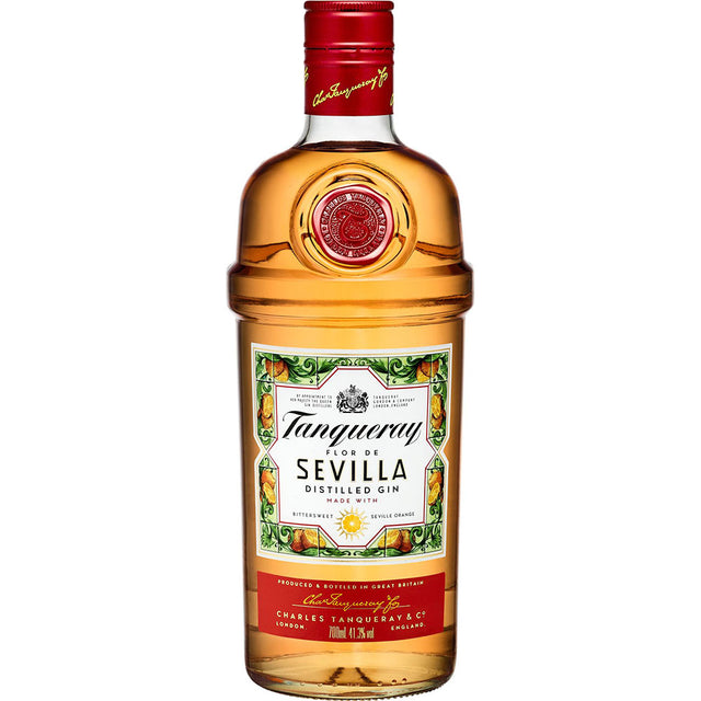 Tanqueray Flor de Sevilla Gin 41,3% Vol. 0,7 Liter von Tanqueray Gin zeichnet sich durch leuchtende orangefarbene Akzente und ein von Sevilla-Orangen inspiriertes Etikett mit Zitrusfrüchten aus, das auf einem klaren weißen Hintergrund präsentiert wird.