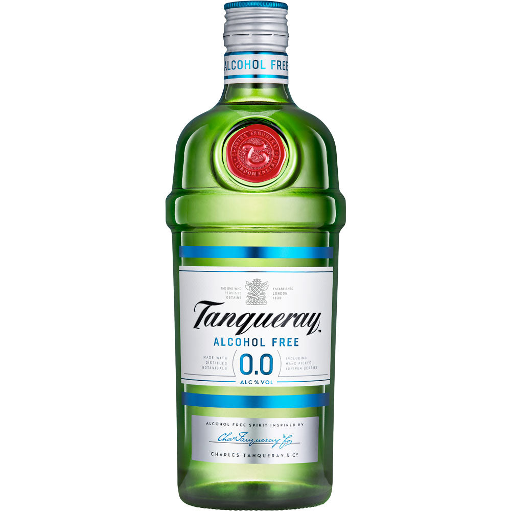 Eine 0,7-Liter-Flasche Tanqueray Gin Tanqueray 0,0% Alkoholfrei, eine von London Dry Gin inspirierte Alkoholfrei-Alternative im grünen Glas mit weißem Etikett und blauen Akzenten.