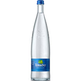 Eine Teinacher Mineralwasser Genussflasche Medium (12x0,75L Mehrweg) mit blauem Etikett und Deckel, die erfrischende Schwarzwälder Reinheit liefert.