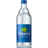 Eine 0,5-Liter-Flasche Teinacher Mineralwasser Medium mit blauem Etikett und Verschluss, die originales Mineralwasser aus dem Schwarzwald enthält. Verkauft als Teinacher Medium 12x 0,5 Liter (MEHRWEG).