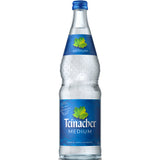 Teinacher Mineralwasser Medium 12x0,7L (MEHRWEG): Erfrischendes Mineralwasser aus dem Schwarzwald in Glasflaschen, mit blauem Etikett und grünem Blatt, mittlerer Kohlensäuregehalt.