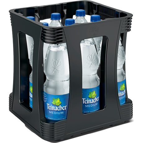 Eine schwarze Kiste mit neun 1-Liter-Flaschen Teinacher Mineralwasser Medium PET (EINWEG), jede mit einem unverwechselbaren blauen Etikett versehen.