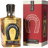 Eine Flasche Herradura Tequila Anejo 40% 0,7 Liter steht neben der rot-weißen Schachtel - ein Premium-Tequila aus 100% blauer Weber-Agave, perfekt für jede Gelegenheit.