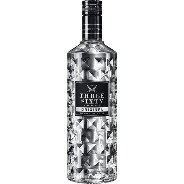 Three Sixty Vodka 37,5% 0,7 Liter beeindruckt mit Diamantfiltration und einer auffälligen, facettierten, diamantgemusterten Flasche mit schlichtem schwarzem Etikett, die die Premium-Eleganz von Three Sixty Vodka unterstreicht.