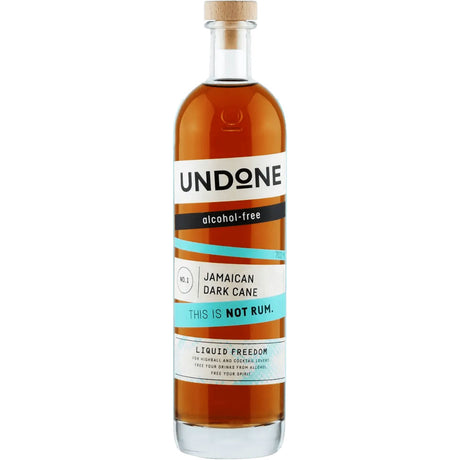 Eine Flasche Undone No. 01 Jamaican Dark Cane Not Rum 0,7L, eine vegane Spirituose von Undone, inspiriert von jamaikanischem Rum - kreativ beschriftet mit "This is not rum".