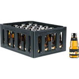 Eine schwarze Kiste mit Niehoffs Vaihinger Apfelsaft klar 24x0,2L (Mehrweg) Glasflaschen, jede mit 100% Fruchtgehalt, mit einer Flasche neben der Kiste platziert.