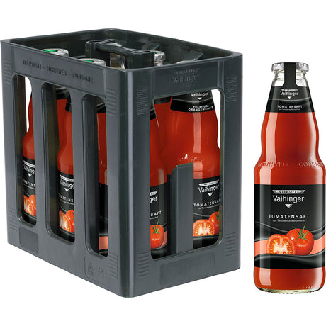 Eine Kiste Niehoffs Vaihinger Tomatensaft 6x 1 Liter (MEHRWEG) steht neben einer Einzelflasche mit schwarzem Etikett und Tomatenmotiven, die den reichen Geschmack dieses würzigen Tomatensaftes unterstreichen.