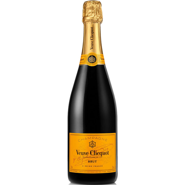 Der Veuve Clicquot Champagner Brut 1,5 Liter Magnum mit seinem ikonischen gelben Etikett ist perfekt für Feierlichkeiten.