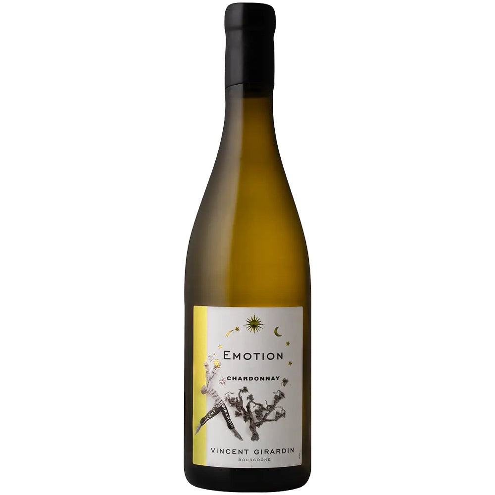Eine Flasche Vincent Girardin Chardonnay Bourgogne Blanc Emotion AOC 2022 mit einem weiß-gelben Etikett auf weißem Hintergrund.
